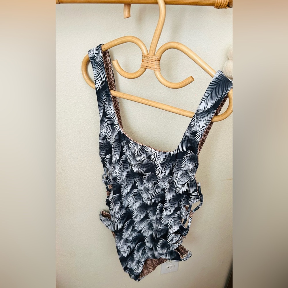 ✖️SOLD✖️Acacia swimwear one piece M
